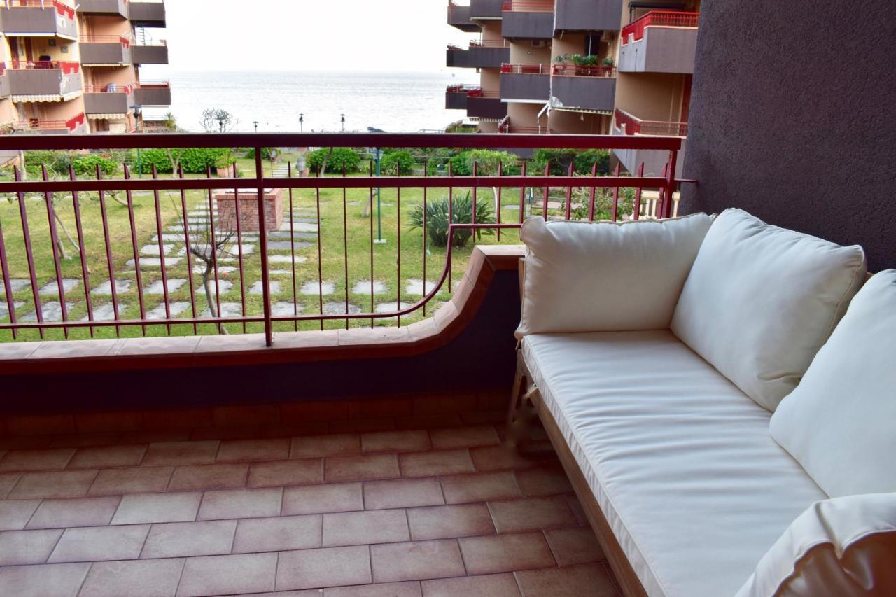 Beach House Blue Holiday Letojanni Dış mekan fotoğraf