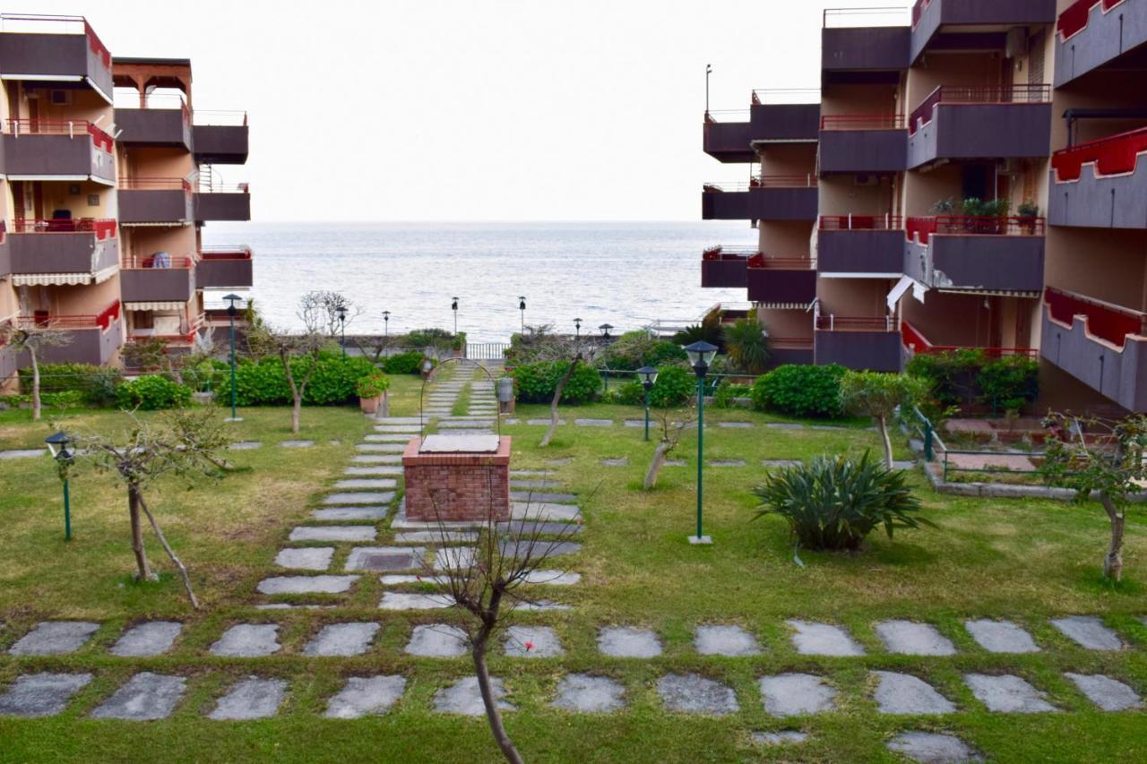 Beach House Blue Holiday Letojanni Dış mekan fotoğraf